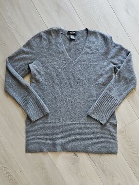 Lord & Taylor Cashmere Relaxed Fit VNeck Pullover Sweater Quiet Luxury Normcore